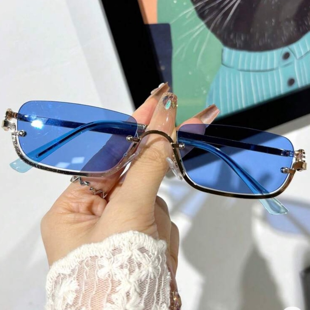 Stylish Blue Sunglasses for Women - Picture 2 of 2